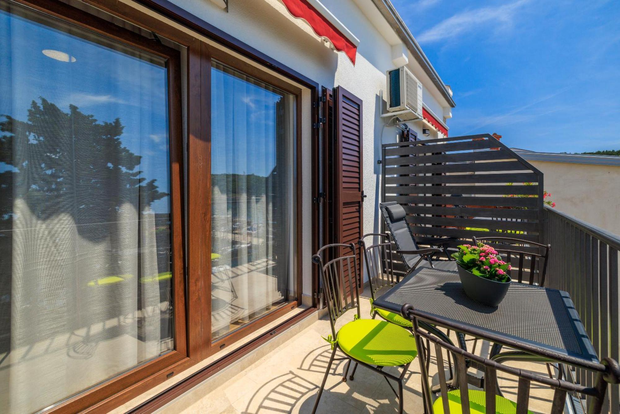 Apartmani Viktorija Jadranovo Extérieur photo