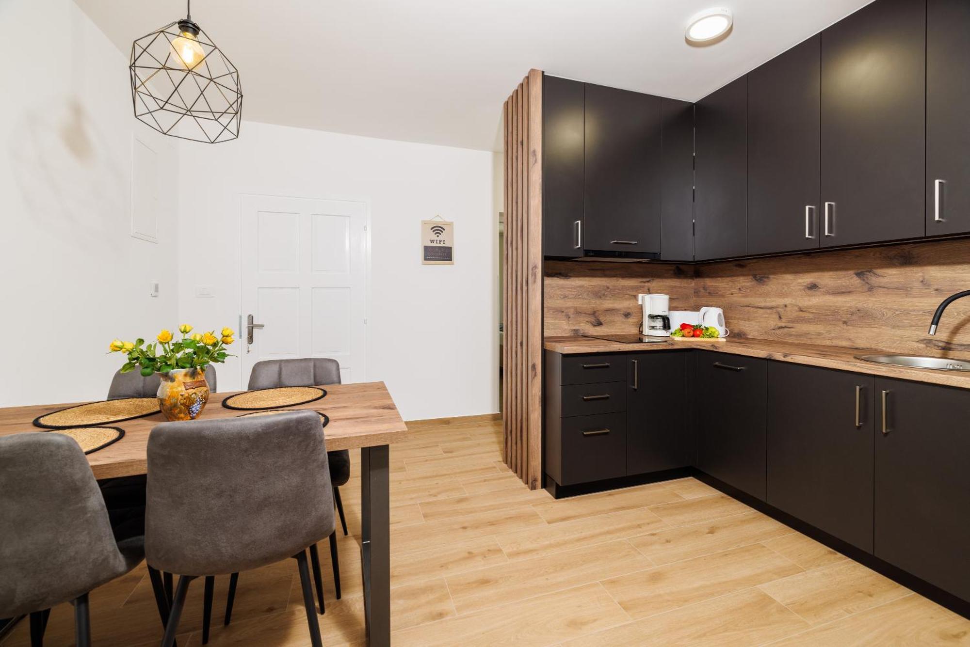 Apartmani Viktorija Jadranovo Extérieur photo