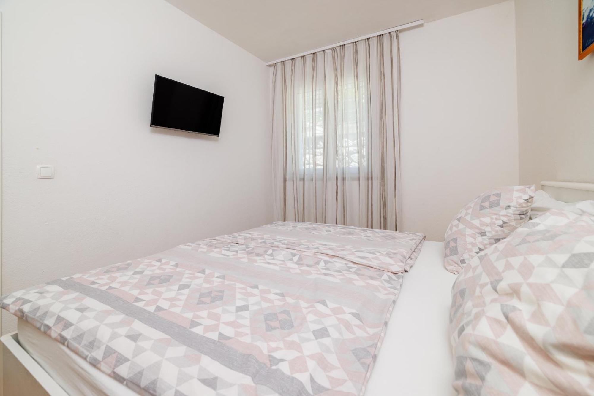 Apartmani Viktorija Jadranovo Extérieur photo