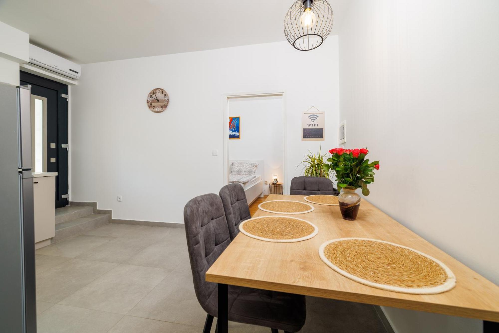 Apartmani Viktorija Jadranovo Extérieur photo