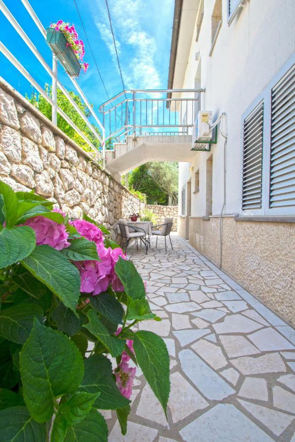 Apartmani Viktorija Jadranovo Extérieur photo