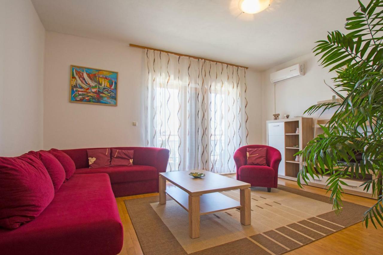 Apartmani Viktorija Jadranovo Extérieur photo